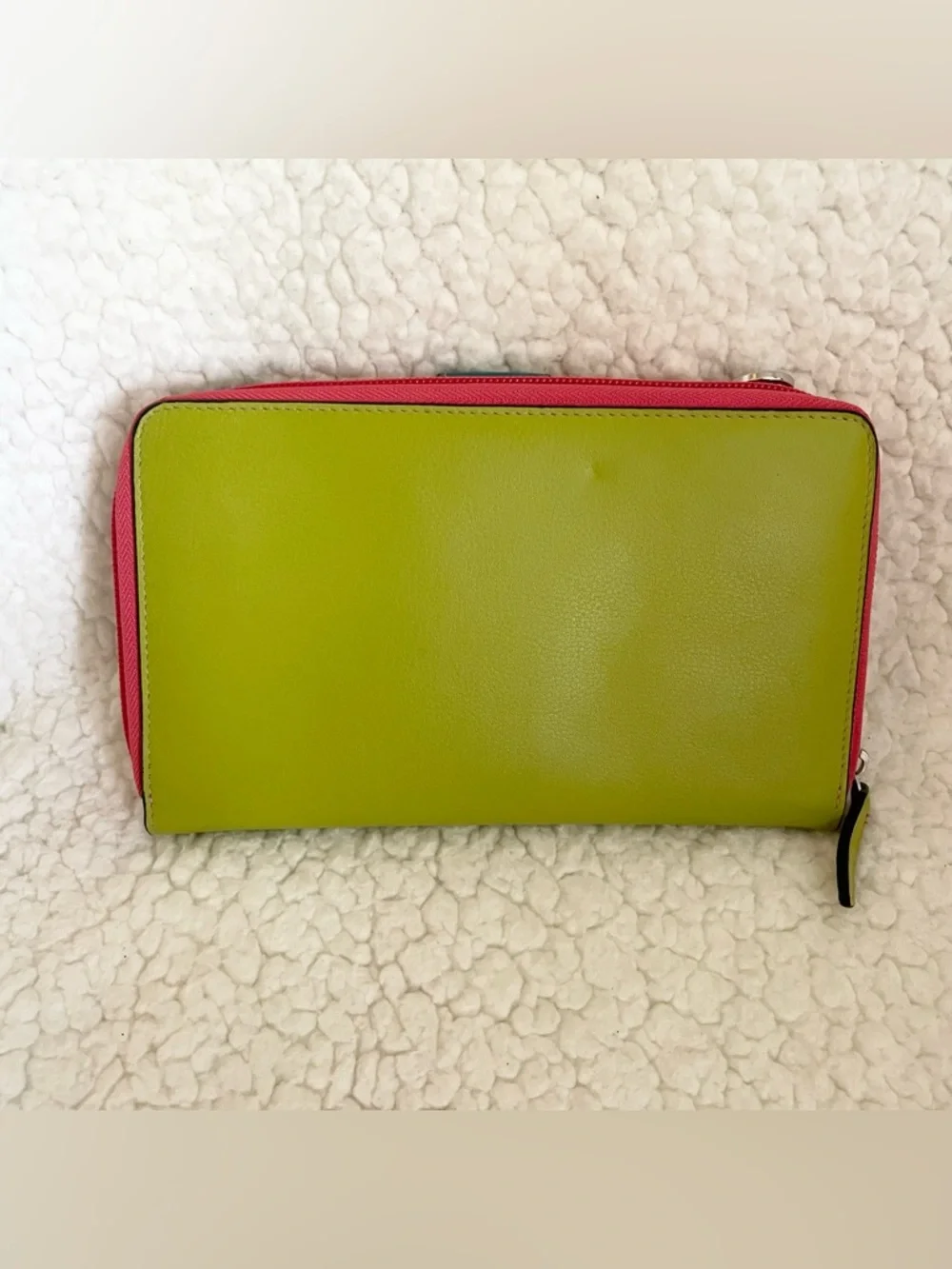 NWOT Ili New York Multi-Color Clutch